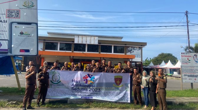 KEGIATAN UPACARA HARI ANTI KORUPSI SEDUNIA (HARKODIA) TAHUN 2023 KEJAKSAAN NEGERI KAUR YANG DIIKUTI OLEH SELURUH PEGAWAI DAN SELURUH HONORER DILINGKUNGAN KEJAKSAAN NEGERI KAUR